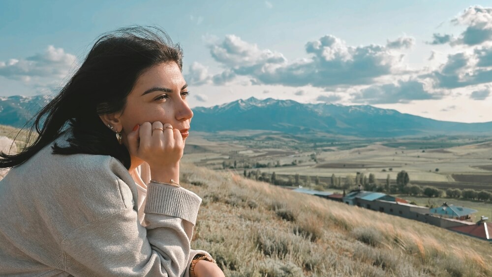 Mulher imigrante: decisões práticas e atravessamentos emocionais